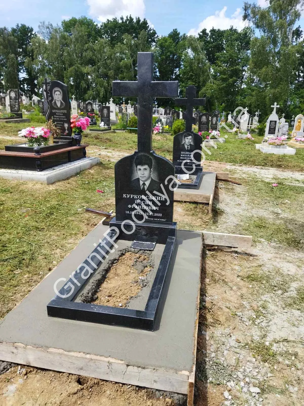 Одинарний пам'ятник з граніту - Кам'янець-Подільський | GranitPodillya